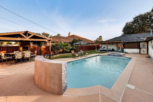McAllen House | 3 Mi to Downtown McAllen Quiet Home with Pool