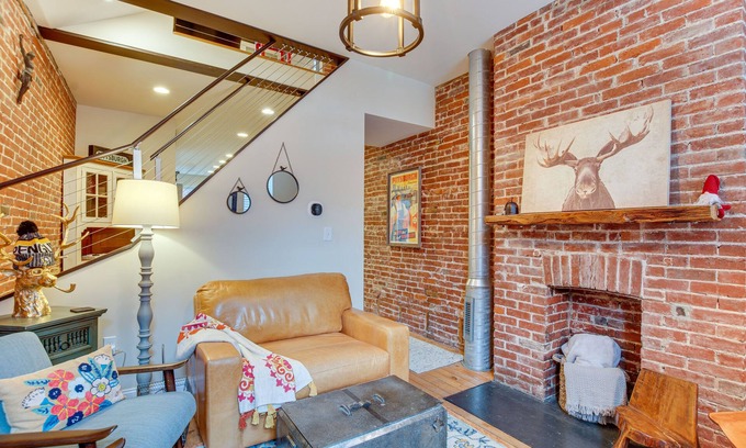 Lawrenceville House | 3 Mi to Dtwn: Charming Row House in Pittsburgh