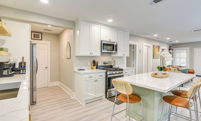 Greater East End House | 3 Mi to Dtwn: Dog-Friendly Home in Houston!