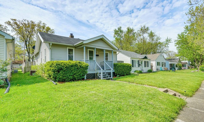 Fort Wayne House | 3 Mi to Dtwn Fort Wayne: Home w/Deck & Yard!