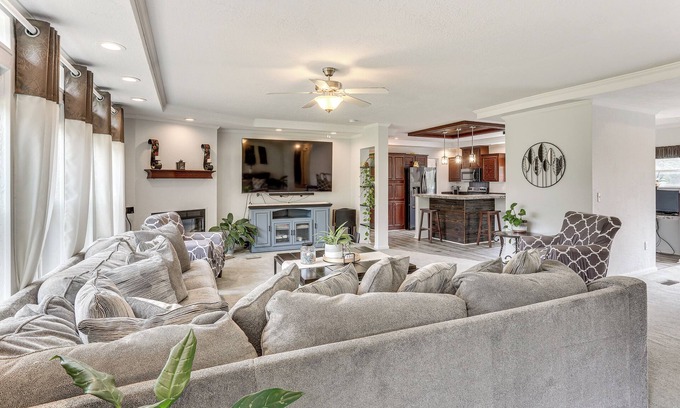 Woden House | 3 Mi to Dtwn Nacogdoches: Quiet Country Home