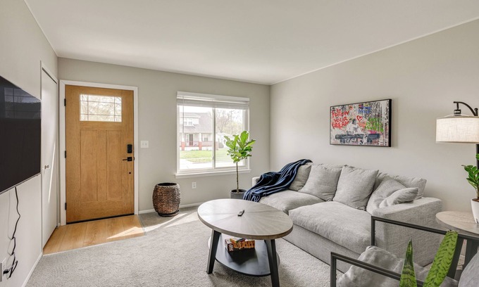 Hazel Park House | 3 Mi to Dtwn Royal Oak: Getaway w/Fenced Yard!