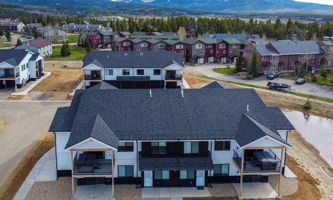 Fraser Condo | 3 Mi to Fraser River Trail: Modern Condo w/Views!