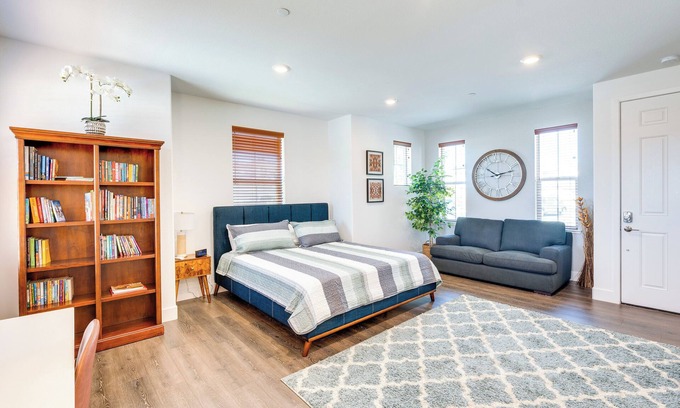 Roseville Apartment | 3 Mi to Golf & Shopping: Cozy Roseville Studio