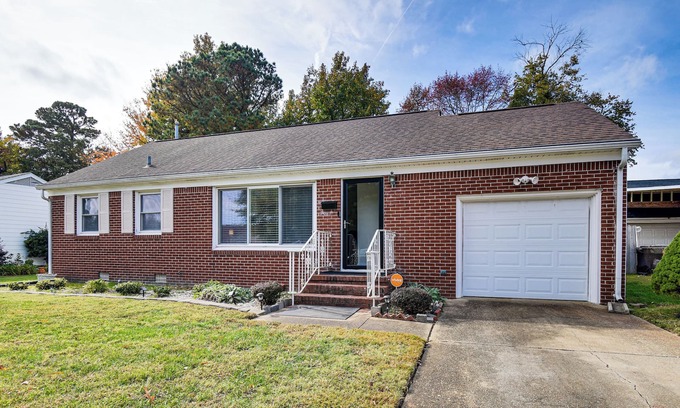 Hampton House | 3 Mi to Huntington Beach: Hampton Family Home!