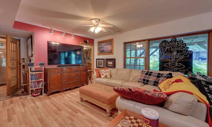 Ames Apartment | 3 Mi to Iowa State University: Ames Apartment