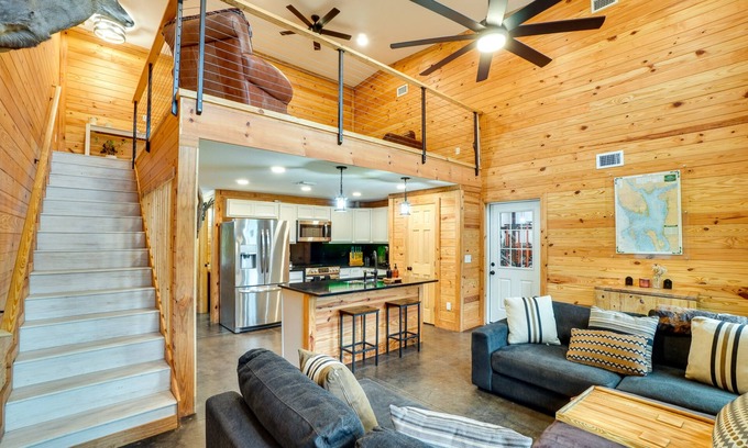 Geneva House | 3 Mi to Lake Harney: Home on 6 Acres w/Fire Pit