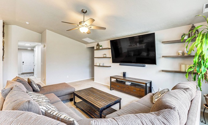 Caldwell House | 3 Mi to Lake Lowell: Caldwell Home w/Yard & Grill