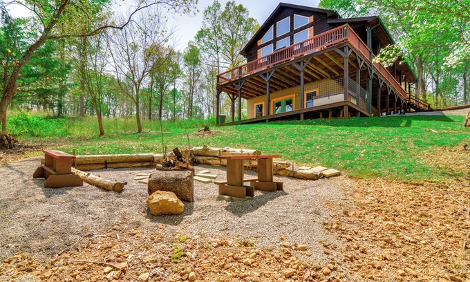 Byrdstown Cabin | 3 Mi to Marina: Cabin w/Hot Tub in Byrdstown!