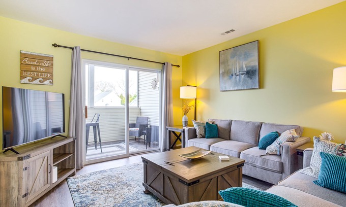 Lewes Condo | 3 Mi to Savannah Beach: Lewes Condo w/Pool Access