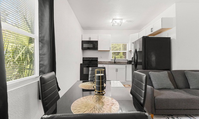 Ybor City House | 3 Miles From Downtown Tampa