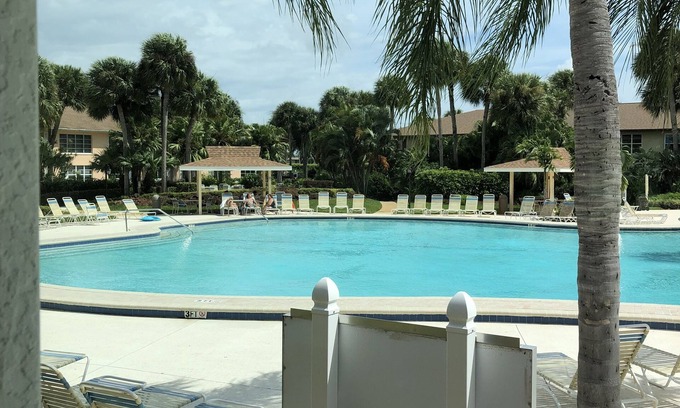 East Naples Condo | 3 Miles to Beautiful Naples Beach Shopping and Paradise