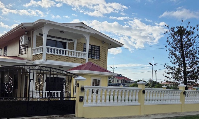 Georgetown House | 3 min from Ogle Intl Airport nVacation Home in Prime Location