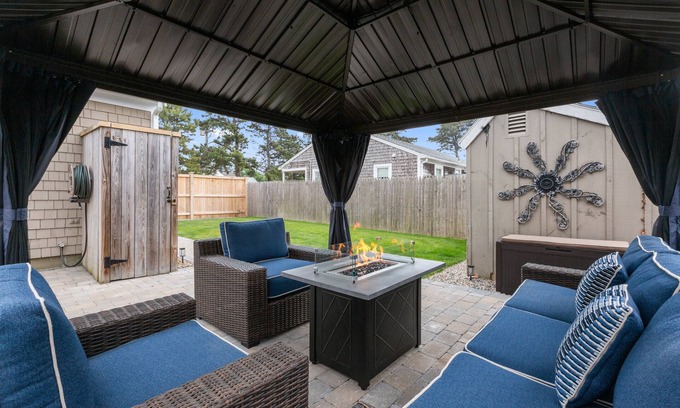 Dennis Port House | 3-min walk to BEACH! Private luxury Backyard!