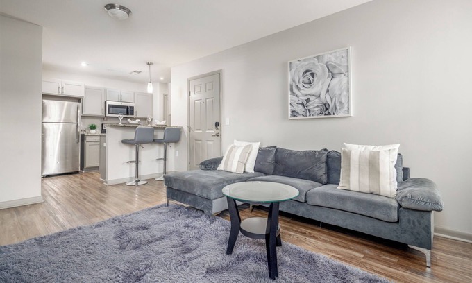 Sherwood Park Apartment | 3 mins Frm Arsenal/NASA