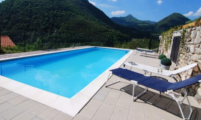 Dizzasco Apartment | 3 mins from Argegno, 2 bedroom, 1 bath, shared pool, sleeps up to 6