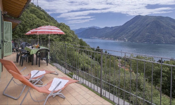 Dizzasco Apartment | 3 mins from Argegno, 2 bedroom, 1 bath, shared pool, sleeps up to 6