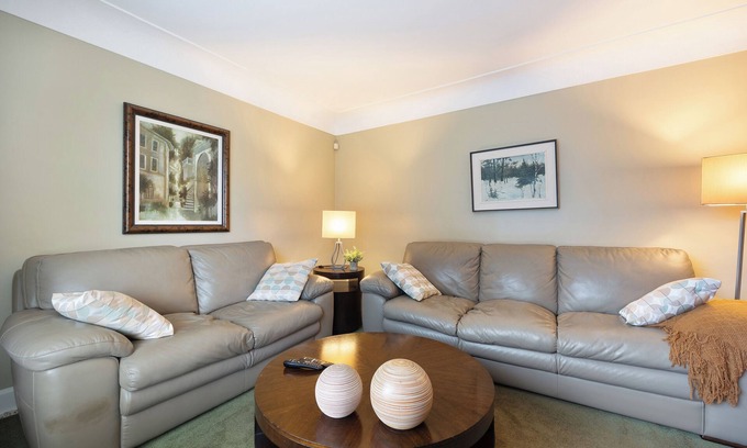 Rosedale House | 3 minute walk to nature trail