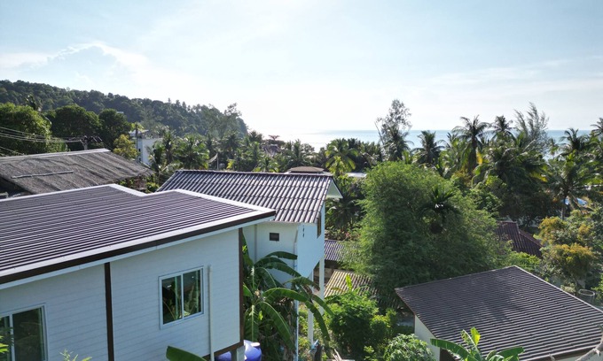 Ko Pha-ngan House | 3-Minute Walk to the Beach! Relax with Stunning Palm & Mountain Views
