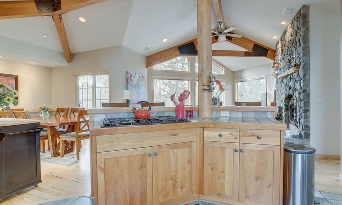 Sunriver House | 3 Mulligan Home features Hot Tub on Private Deck and Wood-Burning Fireplace by RedAwning