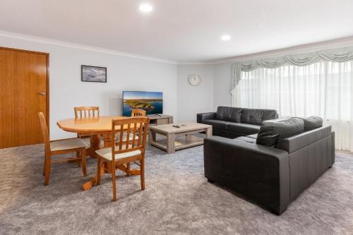 Tuncurry Apartment | 3 of 33 Wharf Street