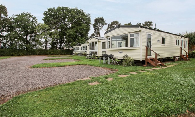 Much Wenlock Cottage | 3 OLD ORCHARD, family friendly, with a garden in Much Wenlock