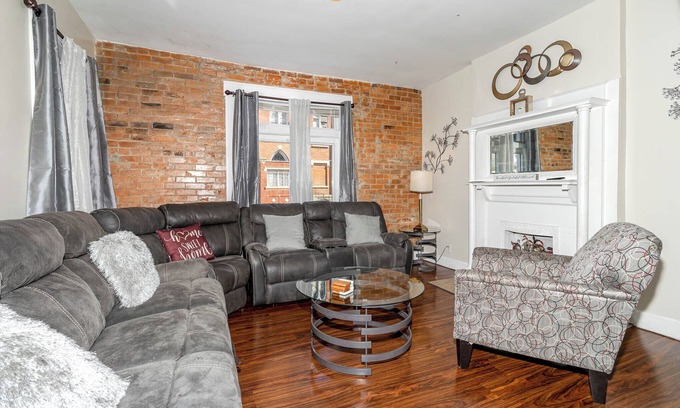 Corryville House | 3 or 4 Bdrm House Near Univ of Cincinnati, Zoo & Downtown