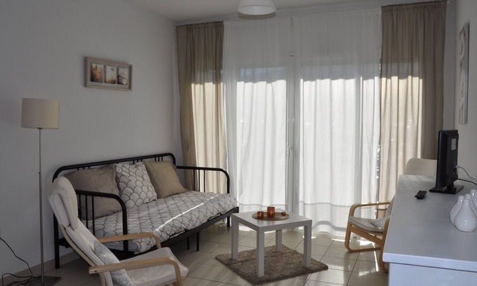 Valros Apartment | 3-person apartment with balcony