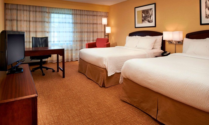 Novi Hotel | 3 Pet-Friendly Accommodations with On-Site Dining, Convenient Parking, and Pool