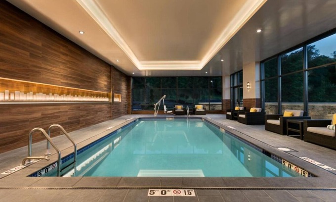 Berkeley Heights Hotel | 3 Pet-Friendly Units, Free Breakfast, Indoor Pool, Parking Onsite!