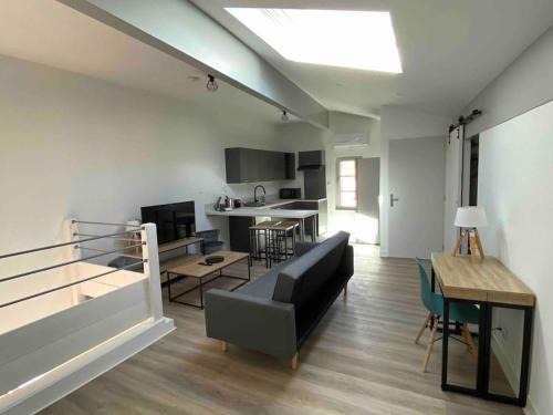 Foix Apartment | 3 pièces silencieux plein centre parking clim patio