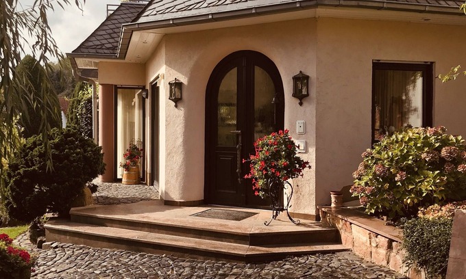 Ortenberg Apartment | 3-room apartment on the edge of the Vogelberg, quiet south-facing slope,