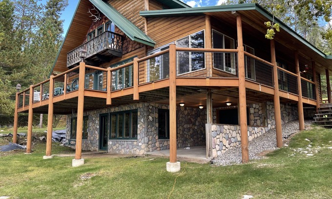 Crane Lake House | 3 Sisters Retreat
