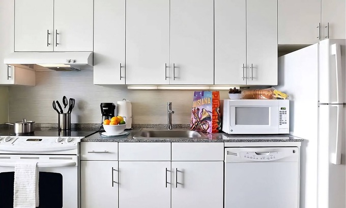 Central Business District Apartment | 3 Spacious Spaces! Family Break. Great Downtown Base near Lafayette Square