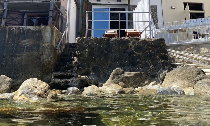 Scilla House | 3 stories house with direct access to the sea