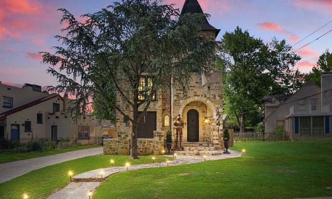 Maple Ridge Other | 3 Story Castle Brookside Tulsa with Hot Tub/Mini Golf
