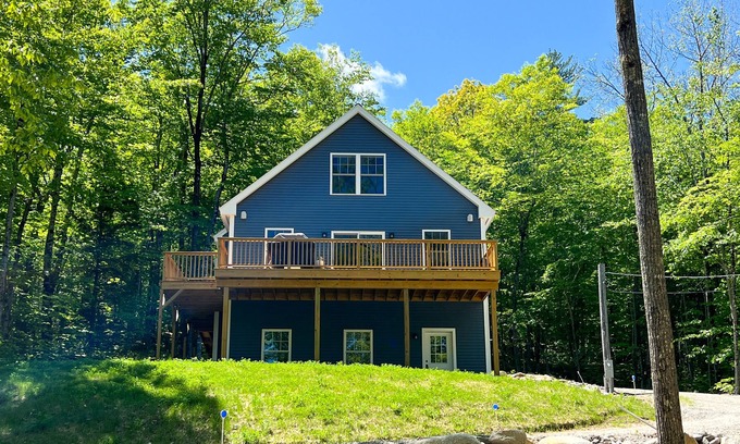 Eidelweiss Village House | 3-story home with spacious deck, gas grill, gas fireplace, washer/dryer, and AC