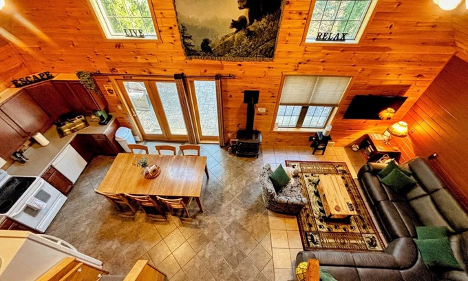 Day Cabin | 3-unit Adirondack cabin escape + lake access