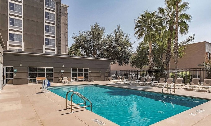 Arsenal House | 3 Units Near Hertzberg Circus Museum, Pool, FREE Parking & Breakfast!