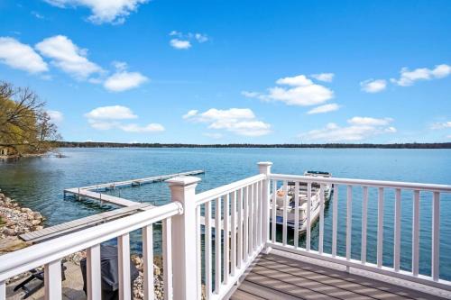 Mayfield House | 3 Units on Fife Lake with Hot Tub-Sleeps 18