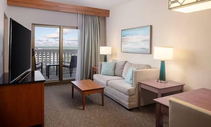 St. Petersburg - Clearwater Hotel | 3 Upscale Family Units near Beach | Elegant Rooms, Pool, Parking