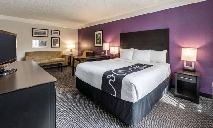Arsenal House | 3 x King Bed Studio Suite in La Quinta Inn by Wyndham San Antonio Downtown