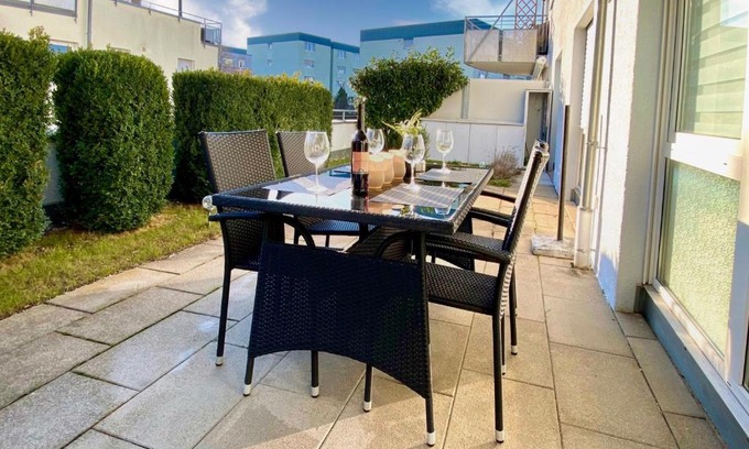 Gaertringen Apartment | 3 Zimmer Apartment in S-Bahn Nähe, 76 qm, max 5 Pers, 30qm Dachterasse, Garage, Internet 1000 MBit