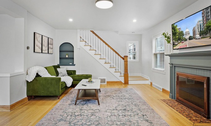 Madison House | 30+ Day - Close to Everything. Pet Friendly.