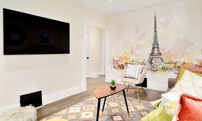 London House | 30+ day, Remote Work, Pet Friendly, Fenced Backyard, Near Downtown