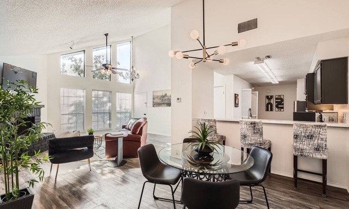 Wetmore House | 30+ Day Rental - Charming 2-bedroom Town HM - 1 Car Garage with WiFi, AC
