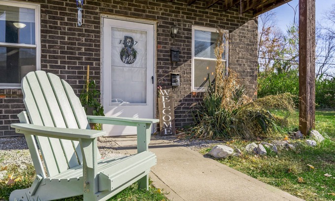Independence House | 30 days minimum Stylish 2b1b near Downtown KC/stadiums in independence MO