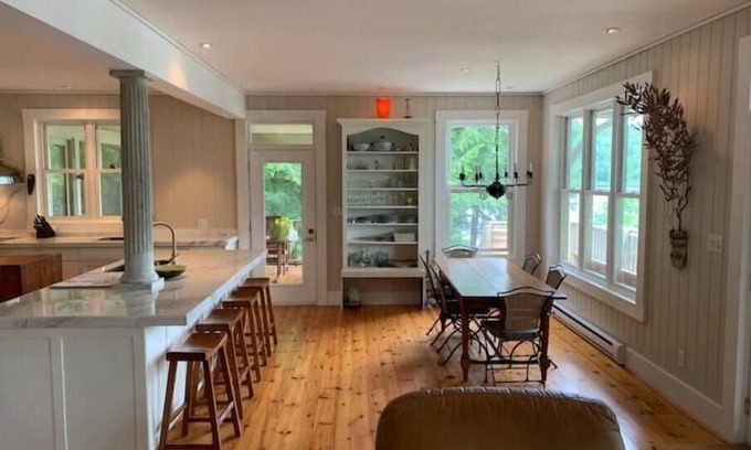 Frontenac Cottage | 30 Island Lakehouse