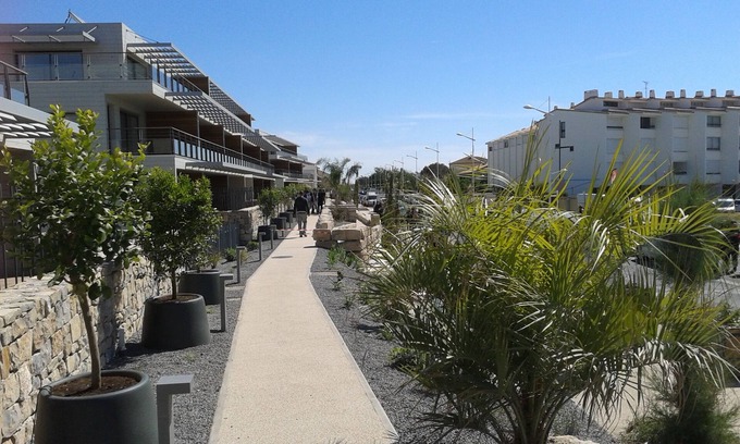 Carnon-Plage Apartment | 30 M FROM THE NEW T2 BEACH WITH GARAGE TERRACE AND GARDEN