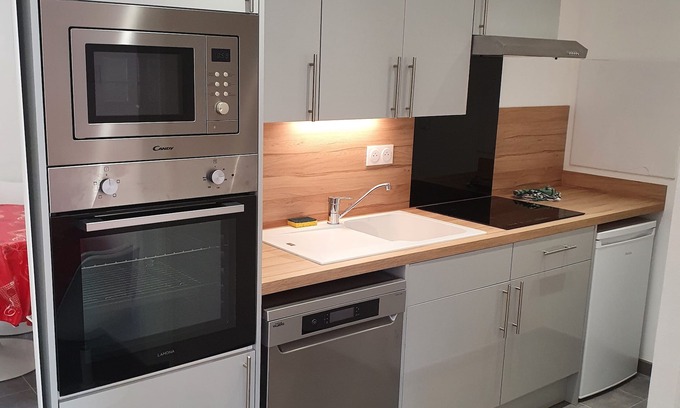 Quartier Saint-Clement - Jardin des Plantes Apartment | 30 m2 furnished apartment near shops and metro